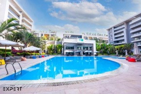 Elegant 2BR Near Airport